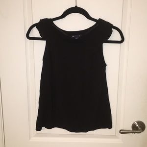 Last Chance DS 🎉 Gap ruffle black tank